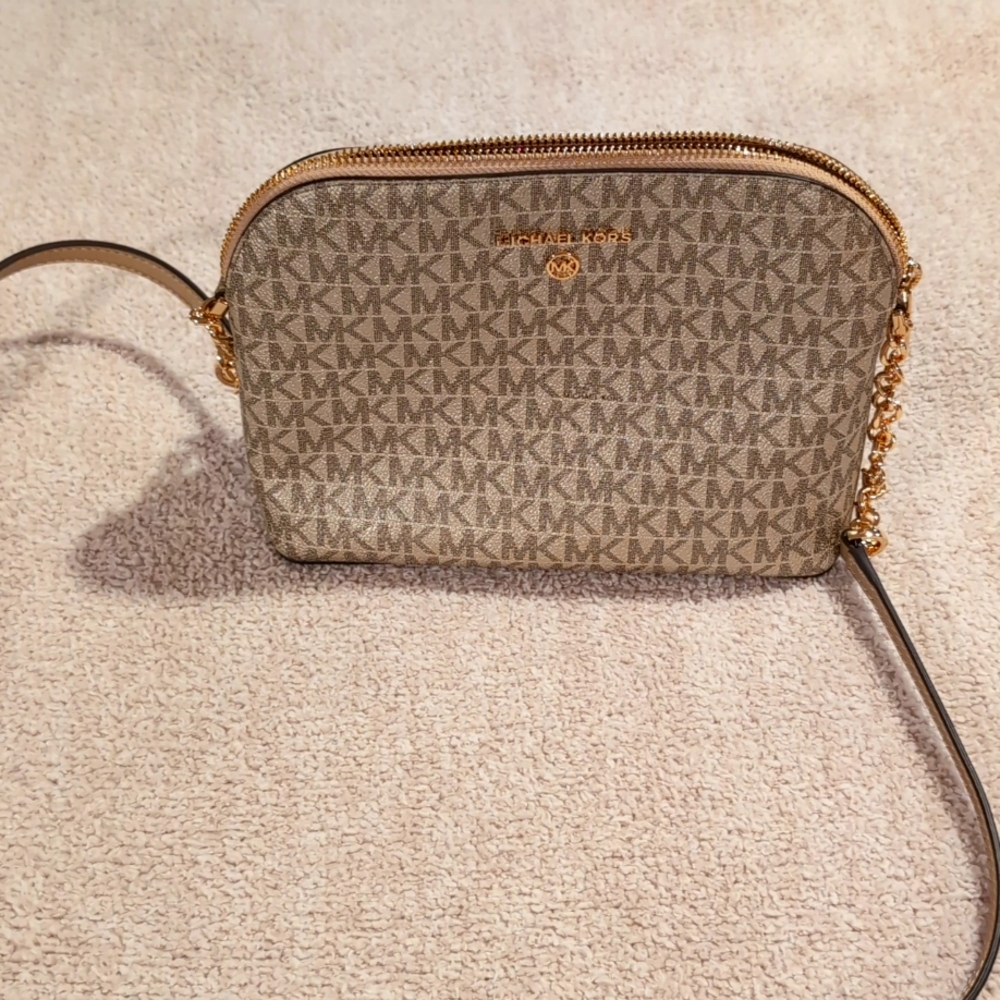 Michael kors crossbody